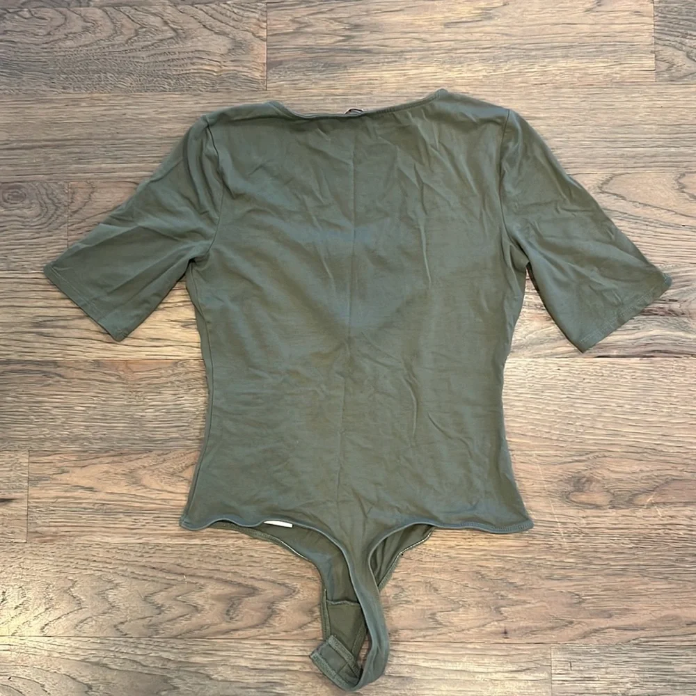 Guess bodysuit top size medium
